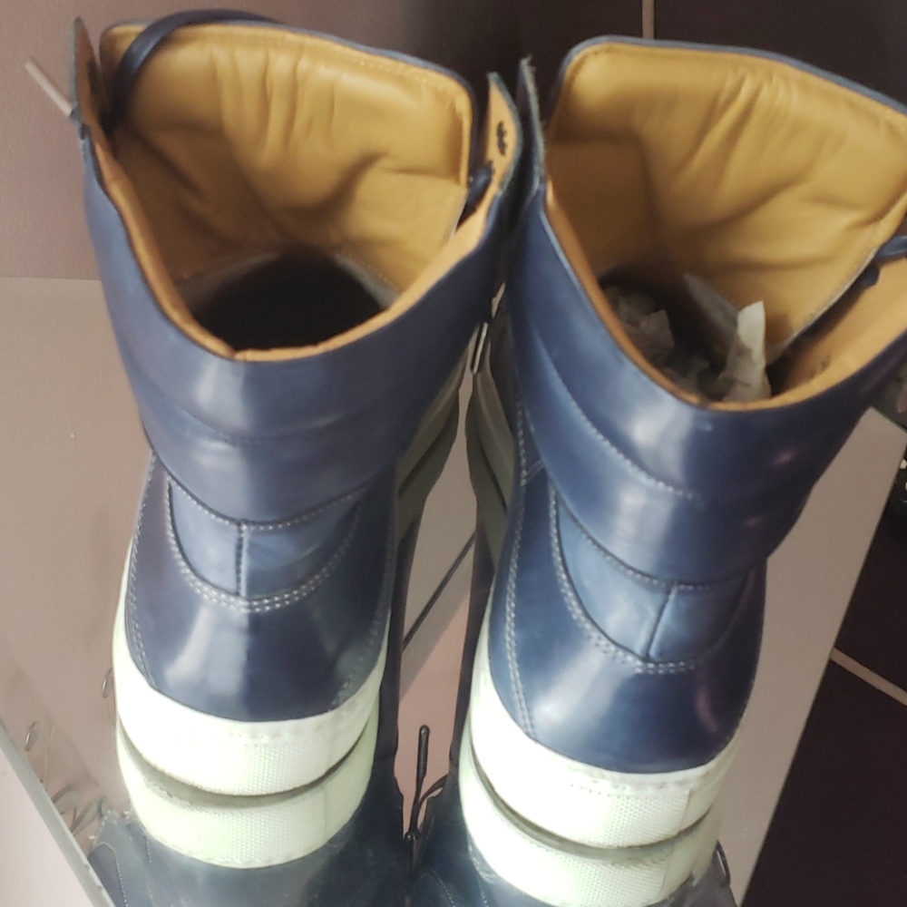 Sneakers - Picture 5 of 8